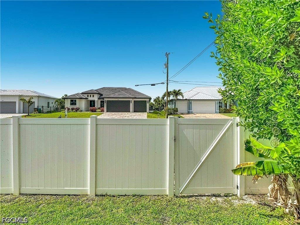 Image 43 of property listing at 3612 SW 8th CT, Cape Coral, FL 33914