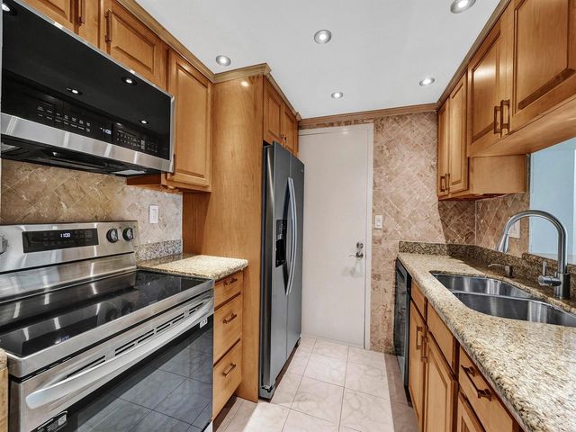 720 Bayshore Drive 504, Fort Lauderdale, FL 33304