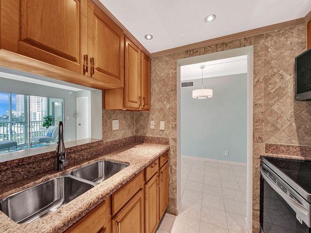 720 Bayshore Drive 504, Fort Lauderdale, FL 33304