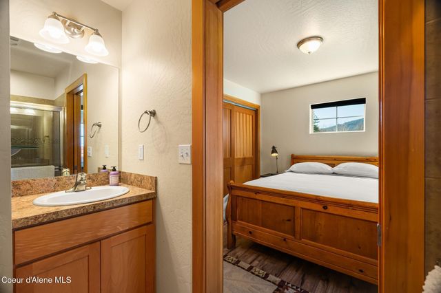 238 Pomrankey Ln, Dover, ID 83825