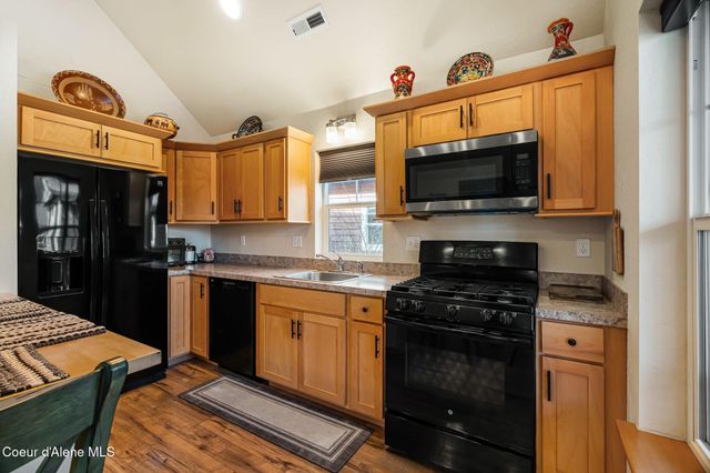 238 Pomrankey Ln, Dover, ID 83825