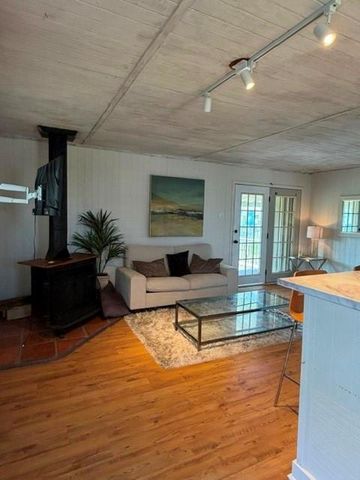 16535 Jamaica Inn Road, Jamaica Beach, TX 77554