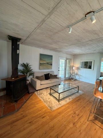16535 Jamaica Inn Road, Jamaica Beach, TX 77554