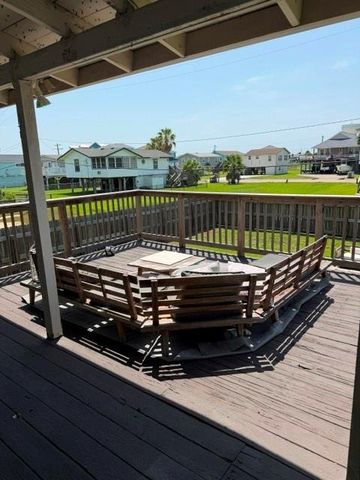 16535 Jamaica Inn Road, Jamaica Beach, TX 77554