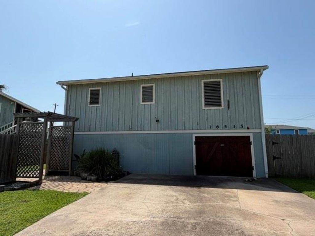 16535 Jamaica Inn Road, Jamaica Beach, TX 77554