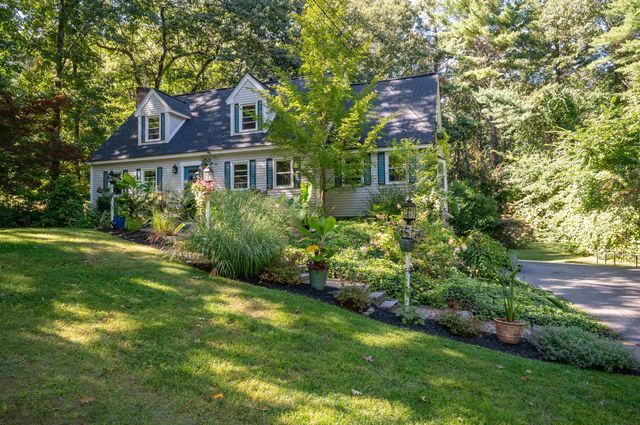 16 Teloian Drive, Hudson, NH 03051