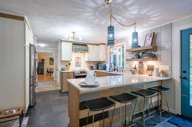 16 Teloian Drive, Hudson, NH 03051