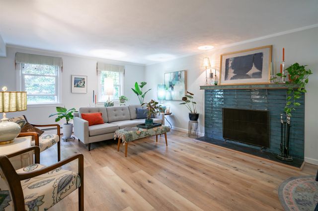 16 Teloian Drive, Hudson, NH 03051