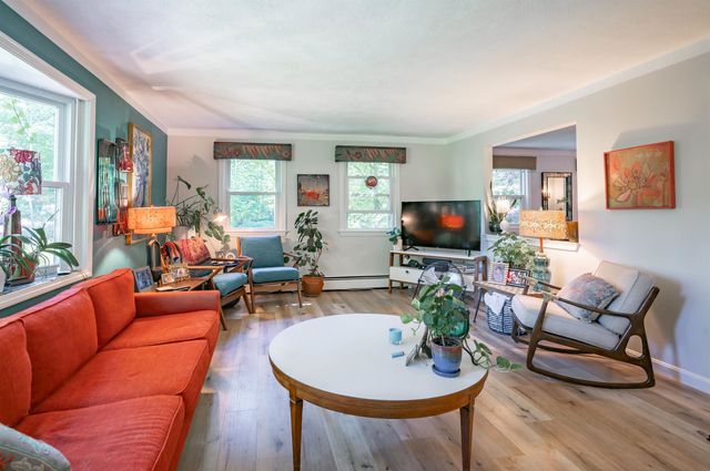 16 Teloian Drive, Hudson, NH 03051