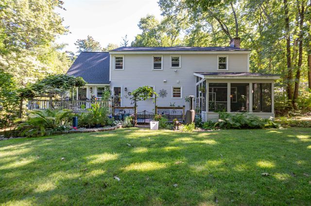 16 Teloian Drive, Hudson, NH 03051