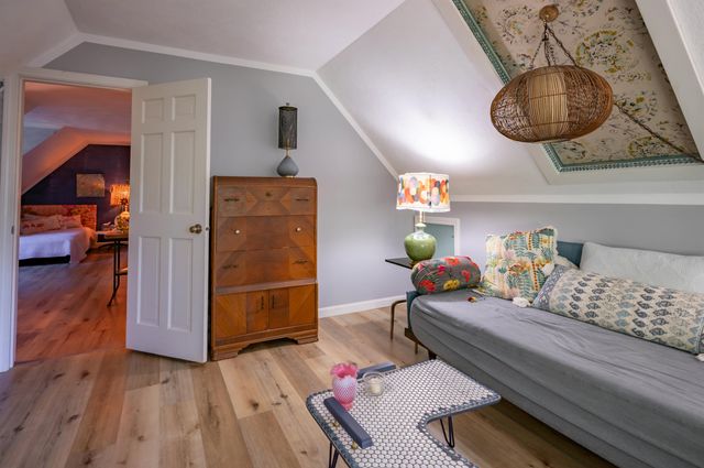 16 Teloian Drive, Hudson, NH 03051