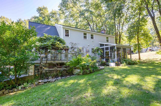 16 Teloian Drive, Hudson, NH 03051