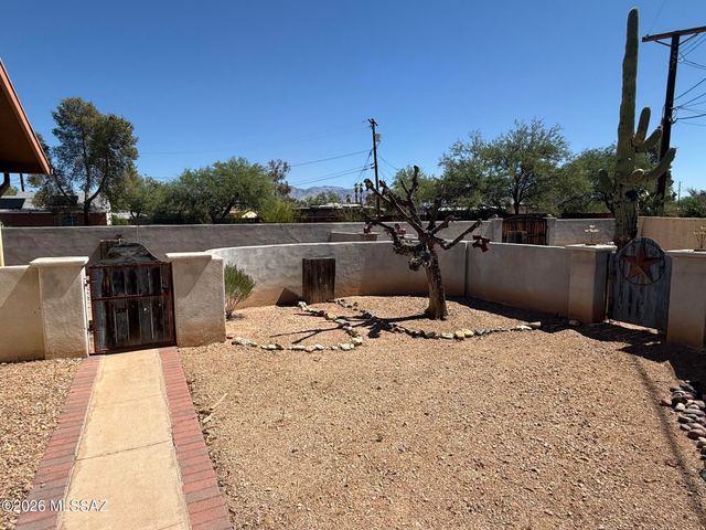 4086 E Montecito Street, Tucson, AZ 85711