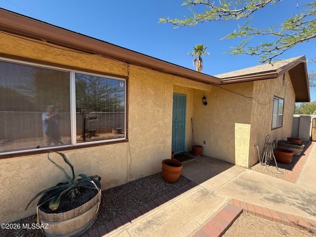 4086 E Montecito Street, Tucson, AZ 85711