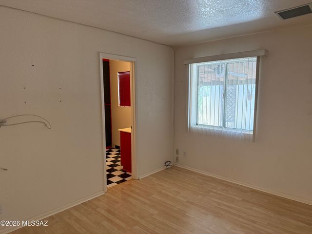 4086 E Montecito Street, Tucson, AZ 85711