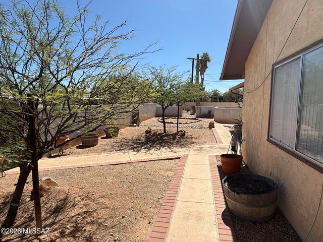 4086 E Montecito Street, Tucson, AZ 85711