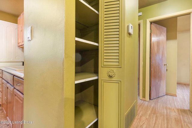 9801 Chambers Ct, Jeffersontown, KY 40299