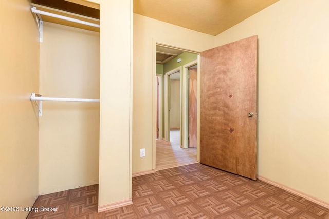 9801 Chambers Ct, Jeffersontown, KY 40299