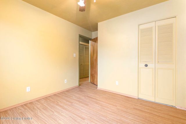 9801 Chambers Ct, Jeffersontown, KY 40299