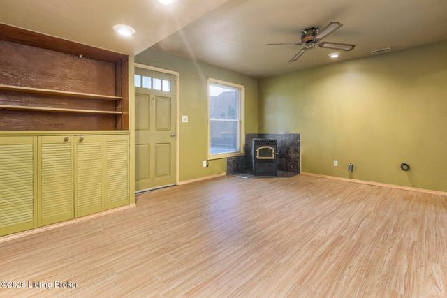 9801 Chambers Ct, Jeffersontown, KY 40299