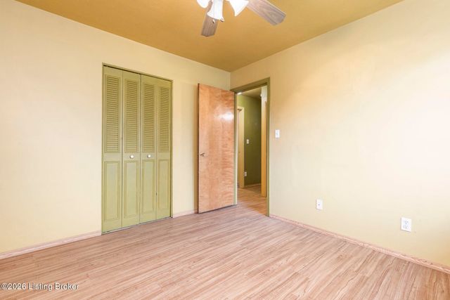 9801 Chambers Ct, Jeffersontown, KY 40299