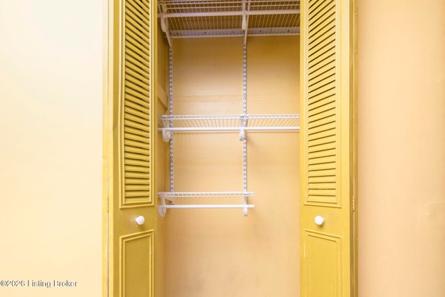 9801 Chambers Ct, Jeffersontown, KY 40299