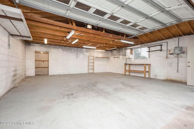 9801 Chambers Ct, Jeffersontown, KY 40299