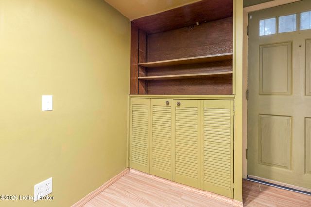 9801 Chambers Ct, Jeffersontown, KY 40299