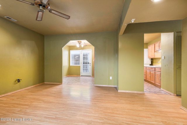 9801 Chambers Ct, Jeffersontown, KY 40299