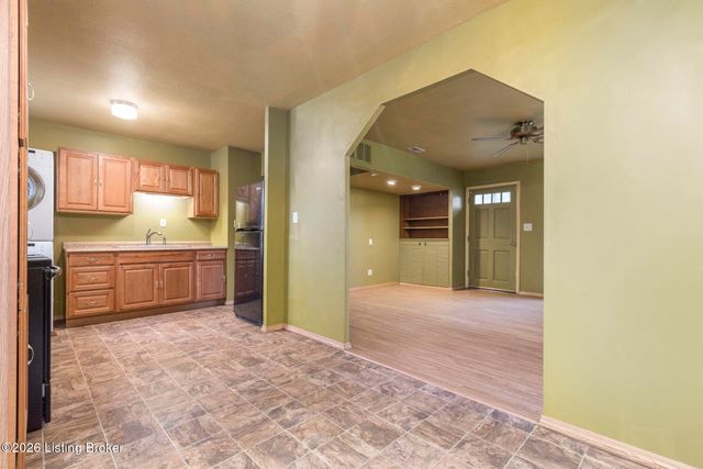 9801 Chambers Ct, Jeffersontown, KY 40299