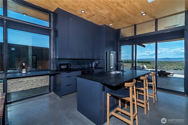 23592 Gorge View Loop NW, Quincy, WA 98848