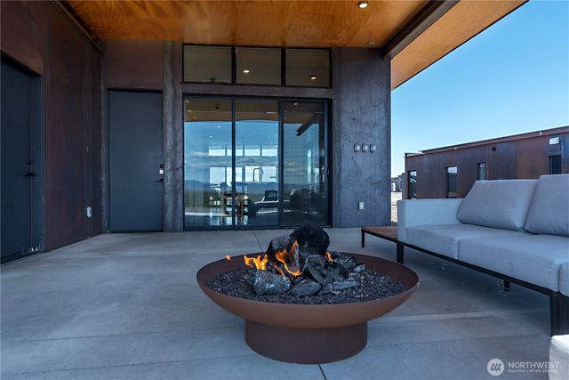 23592 Gorge View Loop NW, Quincy, WA 98848