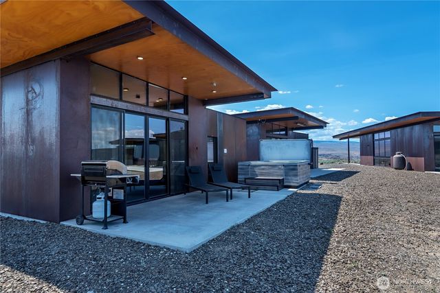 23592 Gorge View Loop NW, Quincy, WA 98848