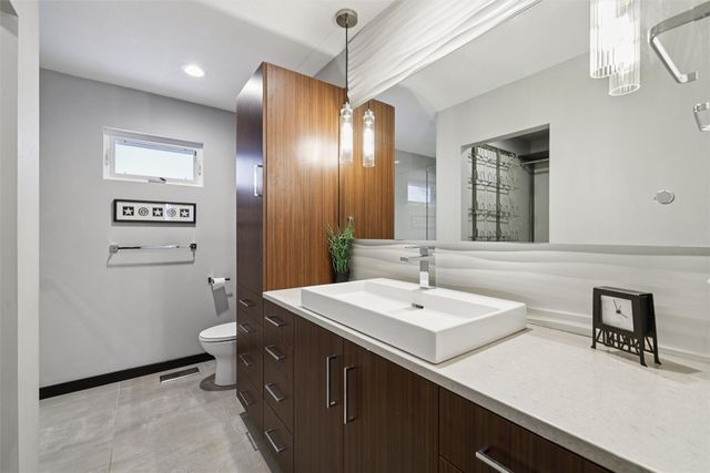 9109 Hammontree Drive, Urbandale, IA 50322