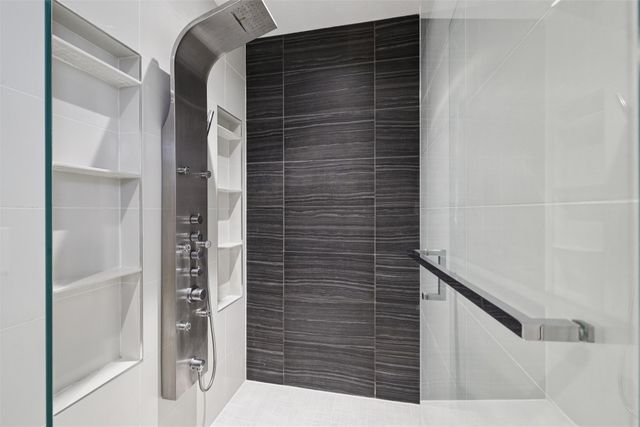 9109 Hammontree Drive, Urbandale, IA 50322