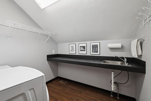 9109 Hammontree Drive, Urbandale, IA 50322