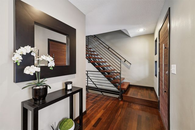 9109 Hammontree Drive, Urbandale, IA 50322