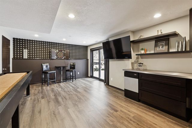 9109 Hammontree Drive, Urbandale, IA 50322