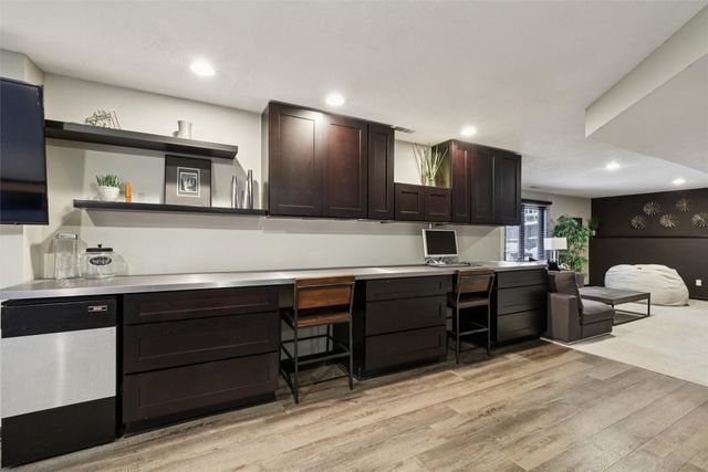 9109 Hammontree Drive, Urbandale, IA 50322