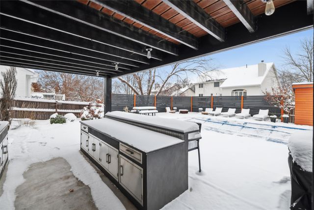 9109 Hammontree Drive, Urbandale, IA 50322