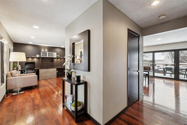 9109 Hammontree Drive, Urbandale, IA 50322