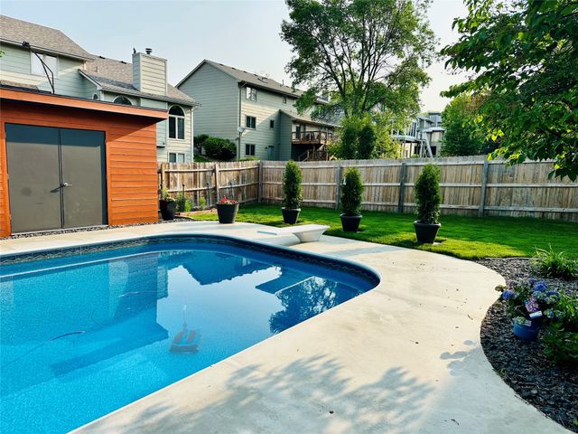 9109 Hammontree Drive, Urbandale, IA 50322