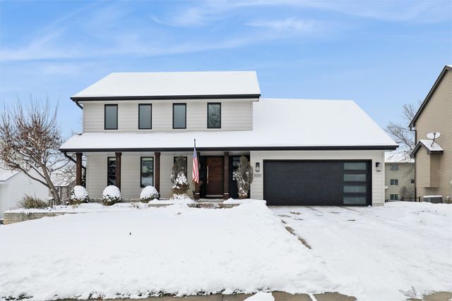 9109 Hammontree Drive, Urbandale, IA 50322