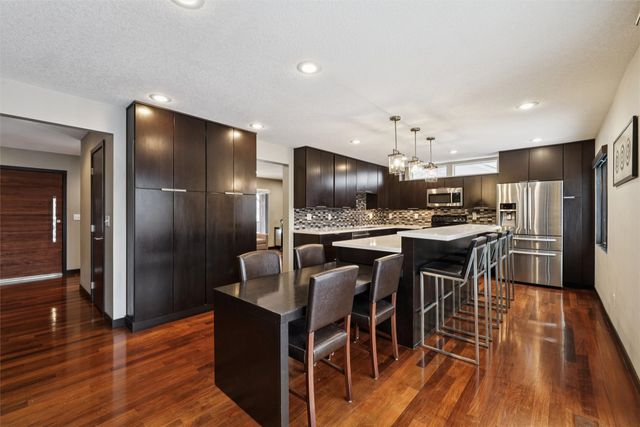 9109 Hammontree Drive, Urbandale, IA 50322