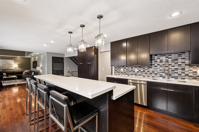 9109 Hammontree Drive, Urbandale, IA 50322