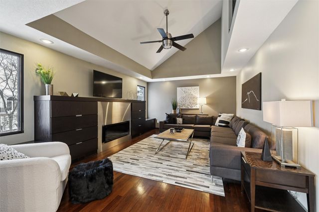 9109 Hammontree Drive, Urbandale, IA 50322