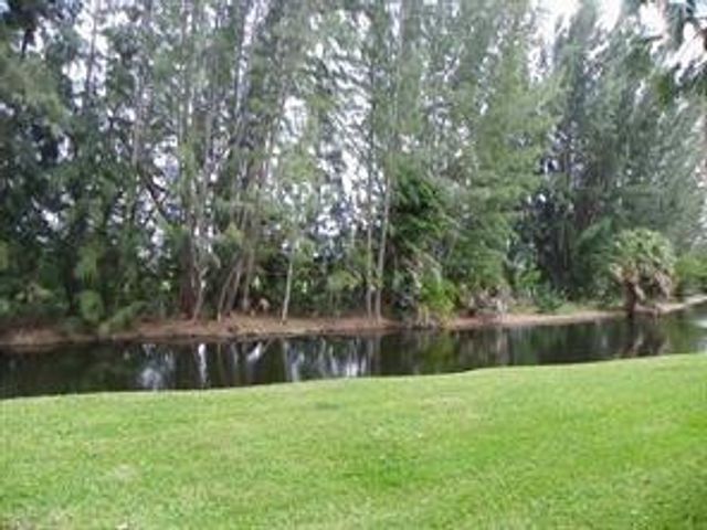 430 Commodore Drive 210, Plantation, FL 33325