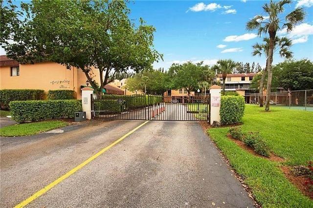430 Commodore Drive 210, Plantation, FL 33325