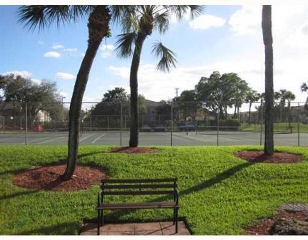 430 Commodore Drive 210, Plantation, FL 33325