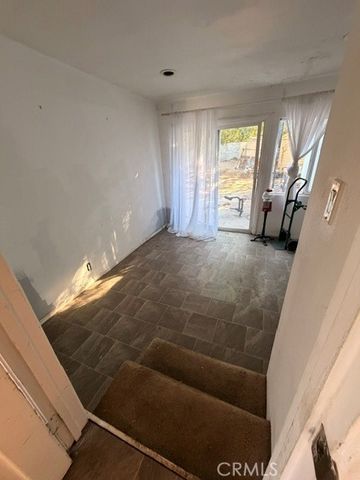 6718 Varna Avenue, Valley Glen, CA 91401